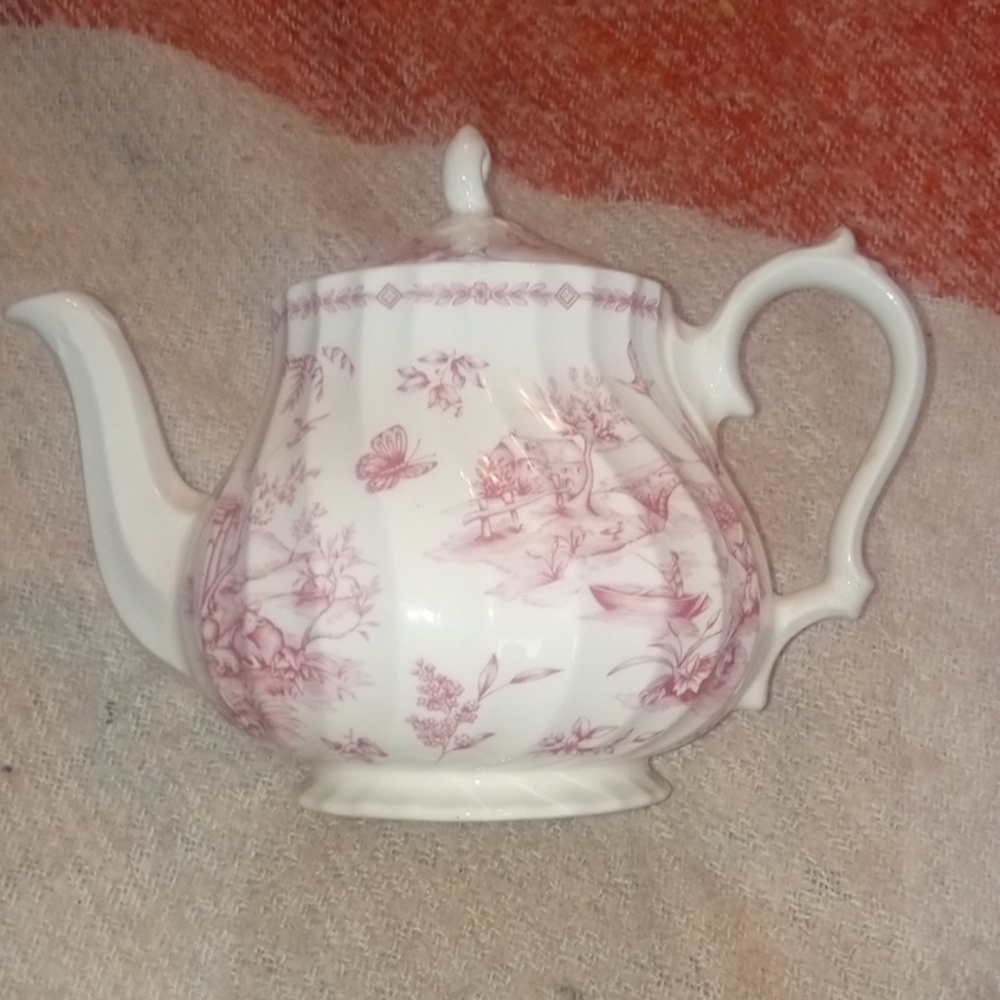 Made In England Churchill Elegant Pink Floral Teapot